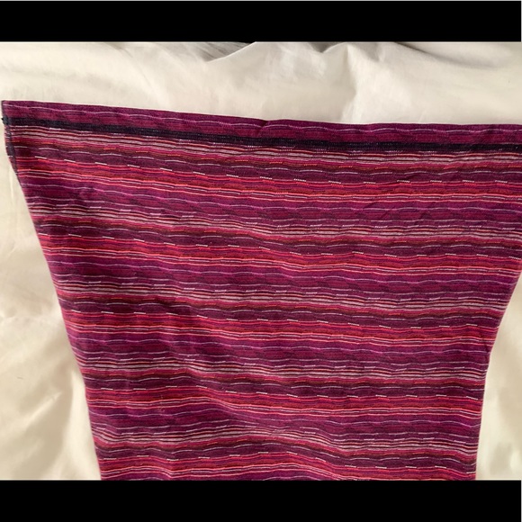 Lululemon tank top. Built in bra with pad holes. - Picture 5 of 6